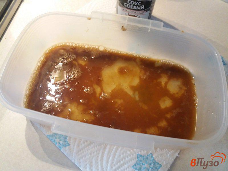 Фото приготовление рецепта: Отбивные из куриного филе в соевом соусе шаг №3