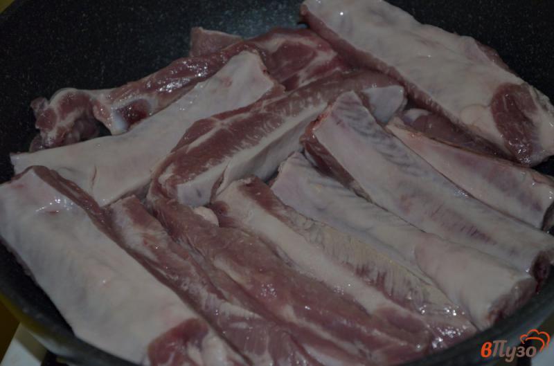 Фото приготовление рецепта: Ребра свиные на сковороде с горчицей шаг №1