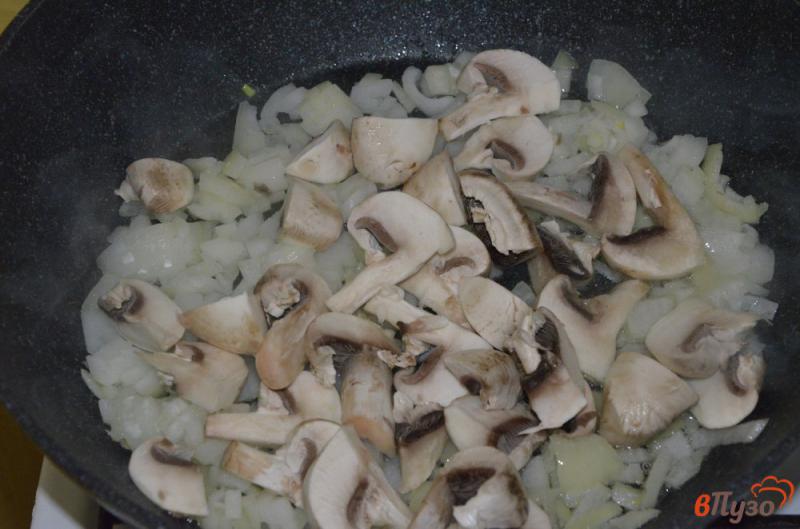 Фото приготовление рецепта: Постный грибной суп с нутом шаг №2