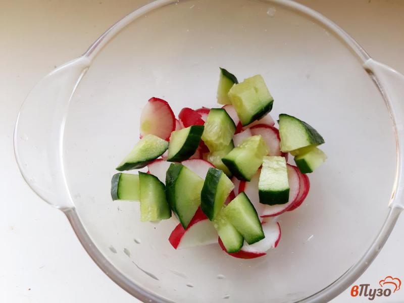 Фото приготовление рецепта: Салат из редиски с адыгейским сыром шаг №2