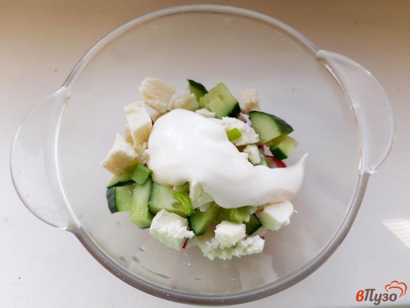 Фото приготовление рецепта: Салат из редиски с адыгейским сыром шаг №5