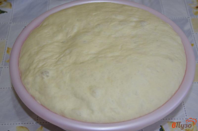 Фото приготовление рецепта: Сосиски в тесте с острым соусом шаг №4