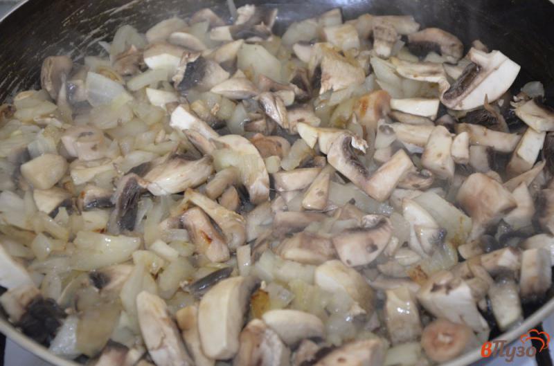Фото приготовление рецепта: Постная картофельная запеканка с грибами шаг №5
