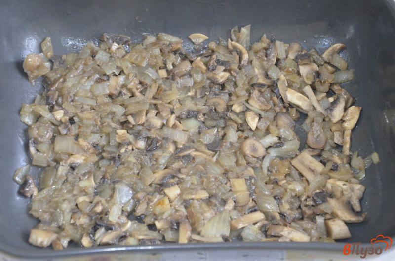 Фото приготовление рецепта: Постная картофельная запеканка с грибами шаг №7