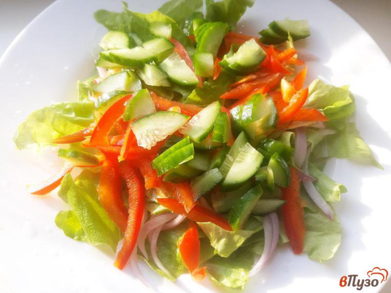 Фото приготовление рецепта: Салат овощной с сладким перцем и фетой шаг №7