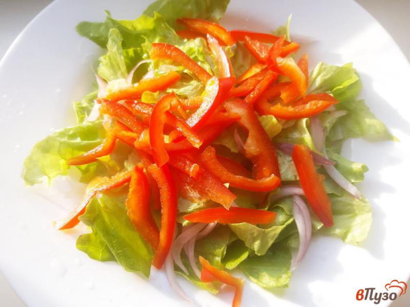 Фото приготовление рецепта: Салат овощной с сладким перцем и фетой шаг №6