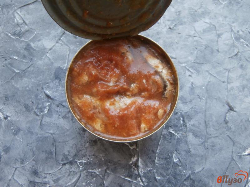 Фото приготовление рецепта: Бутерброды с килькой в томатном соусе шаг №3