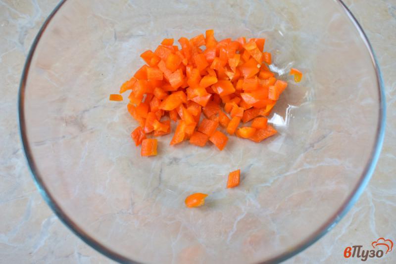 Фото приготовление рецепта: Салат с морковью кукурузой и крабовыми палочками шаг №1