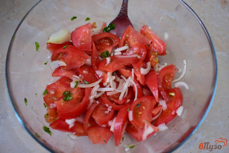 Фото приготовление рецепта: Маринованные помидоры с луком шаг №4