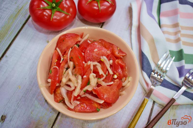 Фото приготовление рецепта: Маринованные помидоры с луком шаг №5