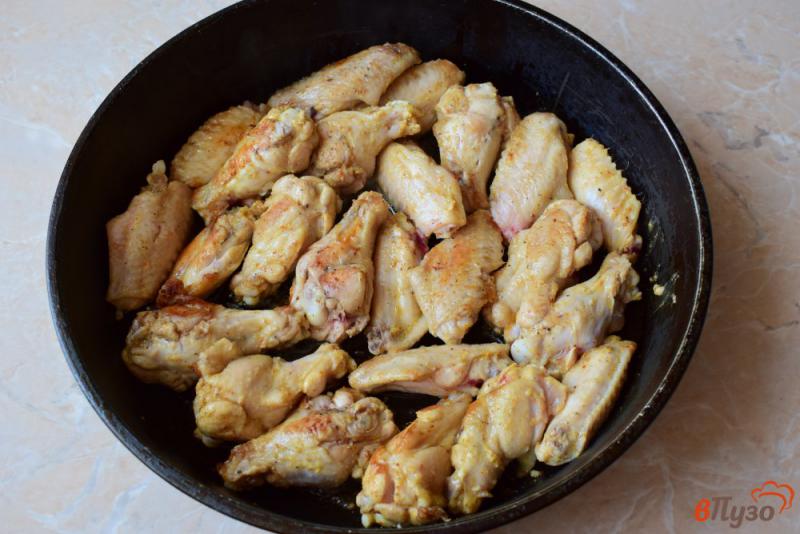 Фото приготовление рецепта: Куриные крылья с горчицей шаг №4