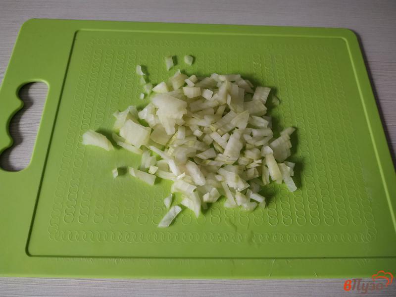 Фото приготовление рецепта: Томатно-луковый соус для пасты шаг №1
