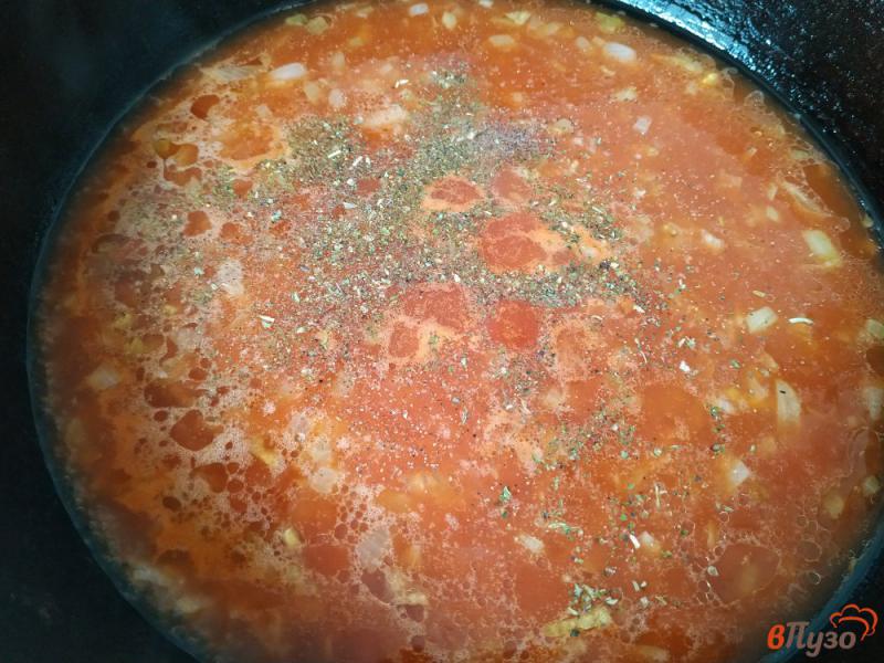 Фото приготовление рецепта: Томатно-луковый соус для пасты шаг №5
