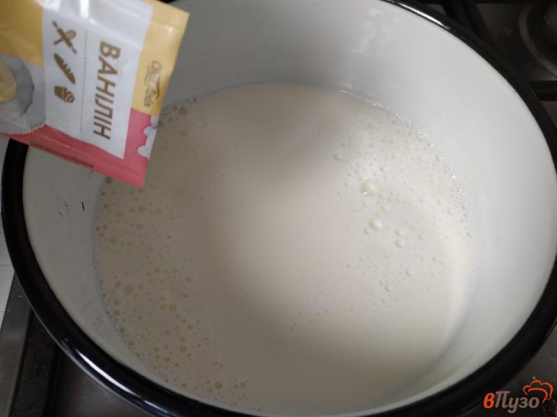 Фото приготовление рецепта: Ванильный молочный кисель шаг №3