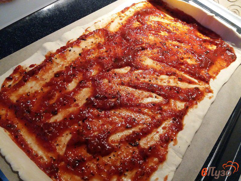 Фото приготовление рецепта: Открытый пирог А-ля пицца шаг №7