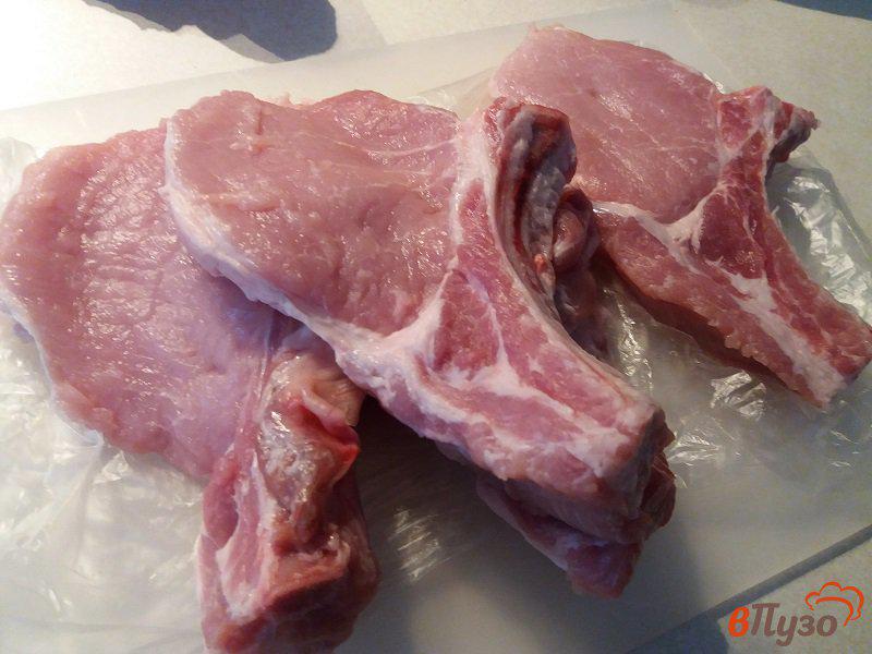 Фото приготовление рецепта: Отбивная из свиной корейки на кости шаг №2