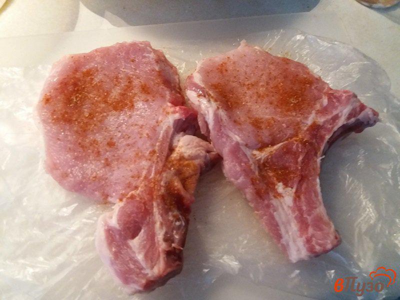 Фото приготовление рецепта: Отбивная из свиной корейки на кости шаг №3
