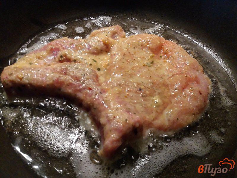 Фото приготовление рецепта: Отбивная из свиной корейки на кости шаг №9