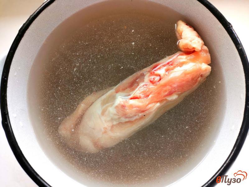 Фото приготовление рецепта: Гречневый суп с курицей овощами и чесноком шаг №1