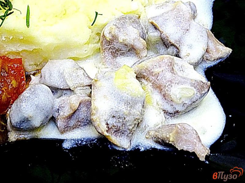 Фото приготовление рецепта: Куриные желудки в сметане шаг №7