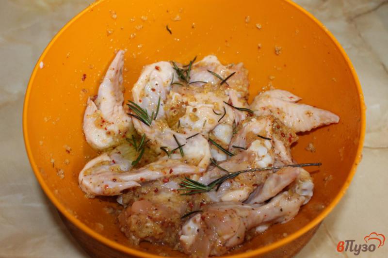 Фото приготовление рецепта: Куриные крылья запеченные в соусе Терияки с имбирем шаг №4