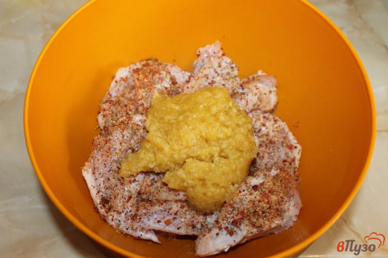 Фото приготовление рецепта: Куриные крылья запеченные в соусе Терияки с имбирем шаг №3