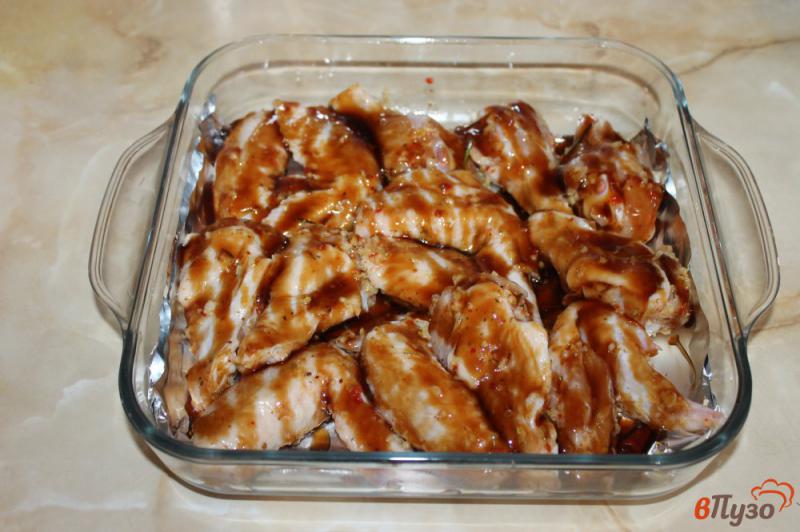 Фото приготовление рецепта: Куриные крылья запеченные в соусе Терияки с имбирем шаг №5