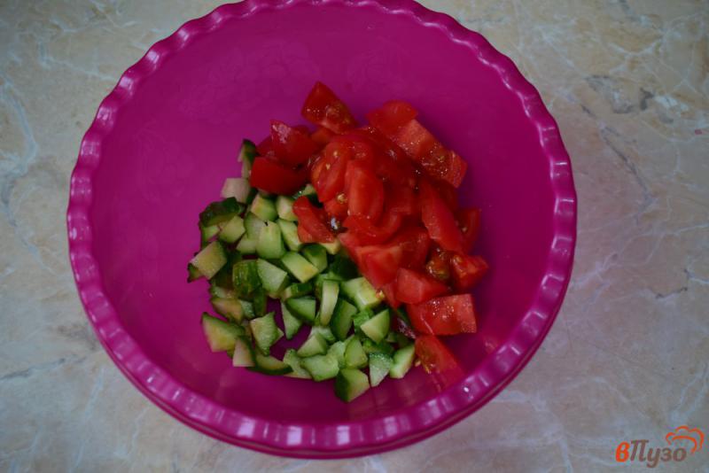 Фото приготовление рецепта: Салат с редисом огурцами и помидорами шаг №1