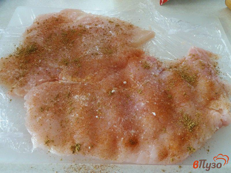 Фото приготовление рецепта: Фаршированные куриные рулетики  грибами шаг №3