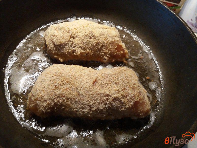 Фото приготовление рецепта: Фаршированные куриные рулетики  грибами шаг №7