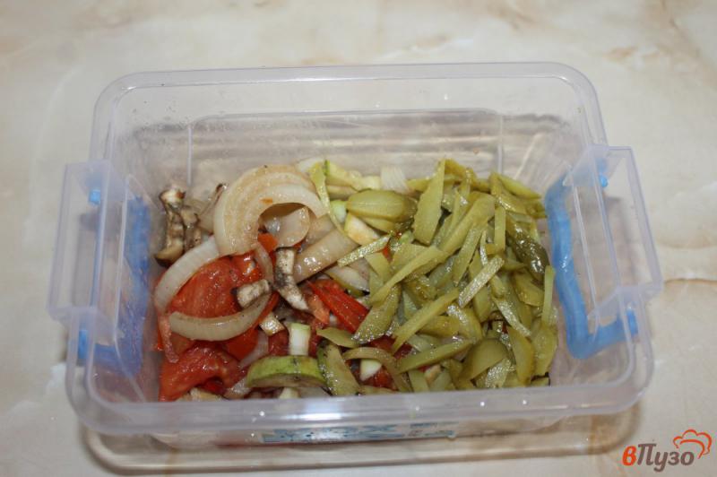Фото приготовление рецепта: Мини лаваш с мясом и овощами шаг №2