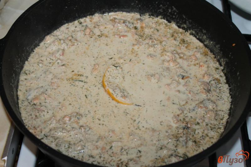 Фото приготовление рецепта: Паста с морепродуктами и сыром шаг №2