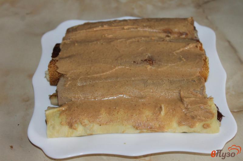 Фото приготовление рецепта: Блинный торт с бананом и ореховой пастой шаг №5