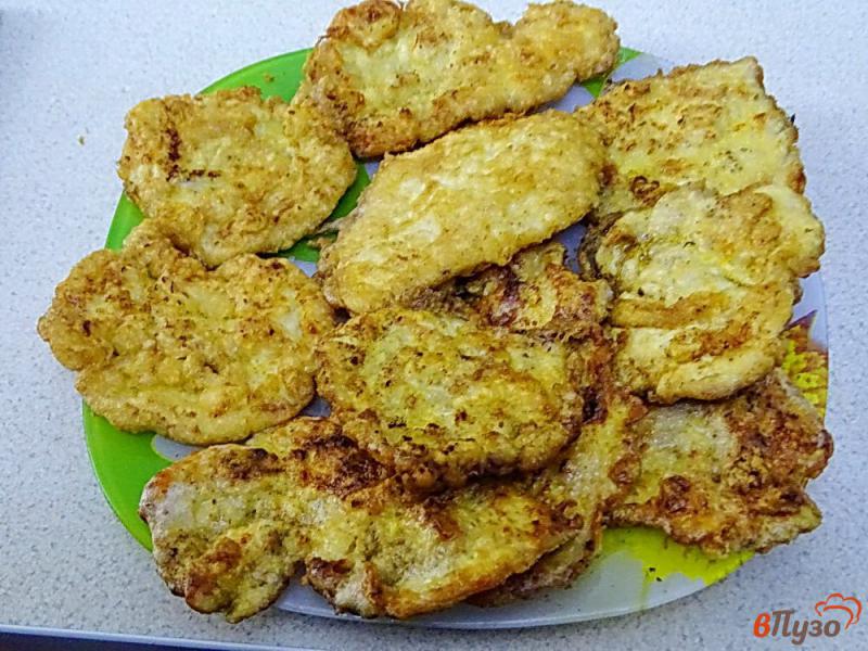 Фото приготовление рецепта: Отбивные из куриных грудок с горчицей и чесноком шаг №9