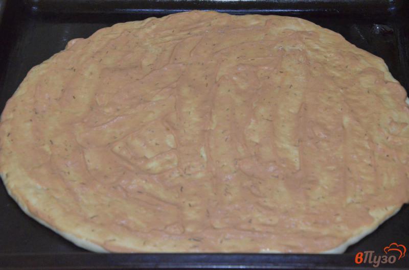 Фото приготовление рецепта: Постная пицца с майонезным соусом шаг №6