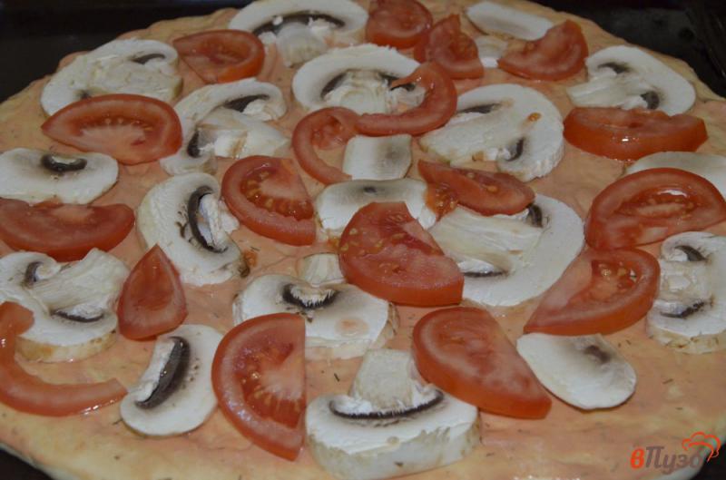 Фото приготовление рецепта: Постная пицца с майонезным соусом шаг №8