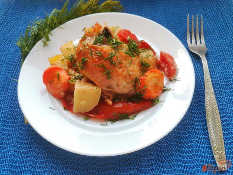 Фото приготовление рецепта: Курица запеченная со сметаной и овощами шаг №7