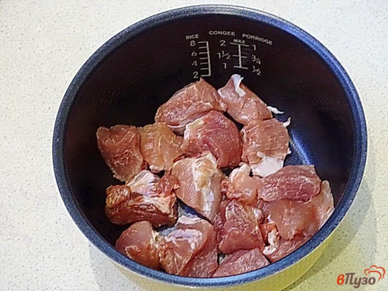 Фото приготовление рецепта: Свинина тушёная в мультиварке шаг №2