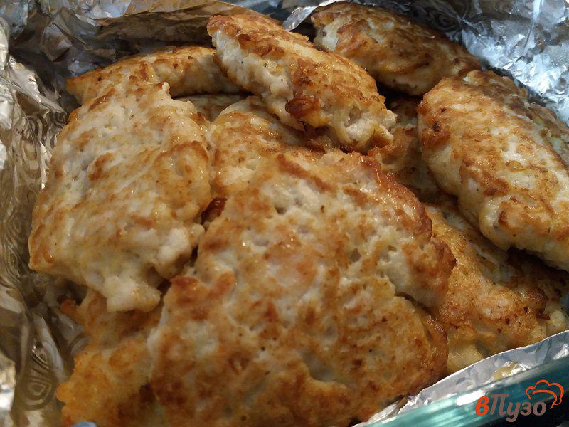 Фото приготовление рецепта: Куриные рубленные котлеты с сыром и картофелем шаг №12