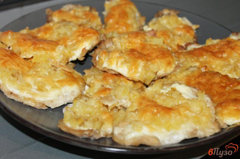 Фото приготовление рецепта: Куриные отбивные с сыром и ананасом шаг №6