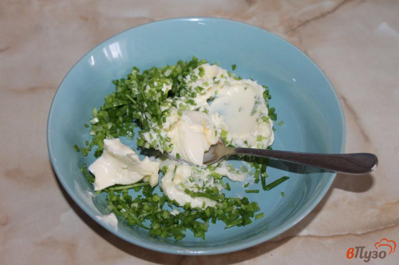 Фото приготовление рецепта: Закусочные блины с рыбой сыром и сливочным маслом шаг №1