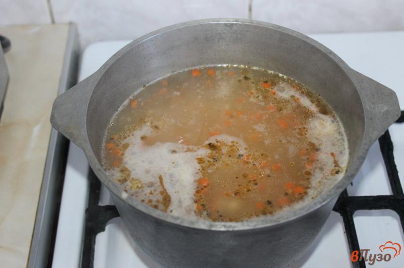 Фото приготовление рецепта: Суп с булгуром и красной рыбой шаг №4