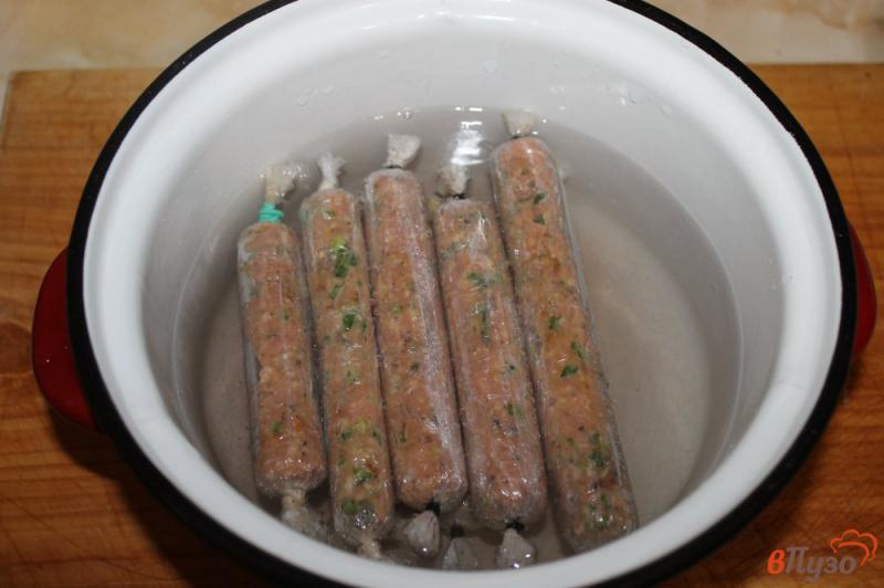 Фото приготовление рецепта: Сосиски из фарша с зеленым луком шаг №4