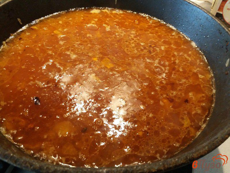 Фото приготовление рецепта: Томатный рис с чесноком на гарнир шаг №6