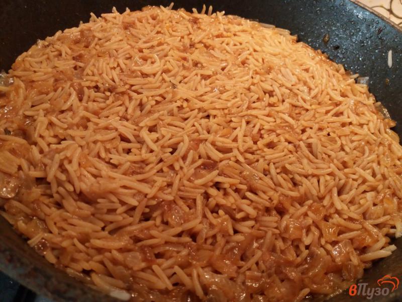 Фото приготовление рецепта: Томатный рис с чесноком на гарнир шаг №9