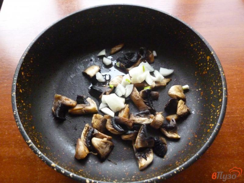 Фото приготовление рецепта: Картофель со свининой и грибами запечённый в рукаве шаг №2