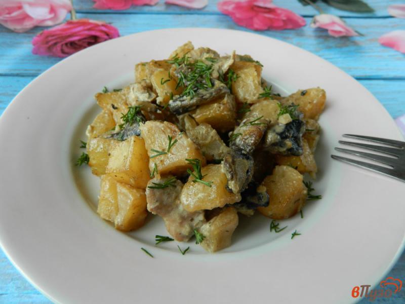 Фото приготовление рецепта: Картофель со свининой и грибами запечённый в рукаве шаг №8