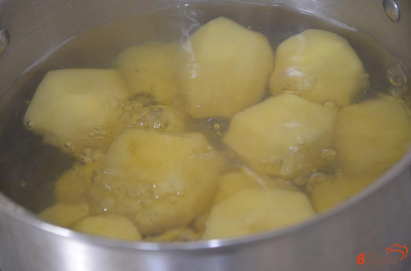 Фото приготовление рецепта: Постные вареники с картошкой и грибами шаг №3