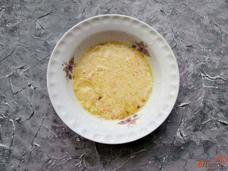 Фото приготовление рецепта: Куриный суп с вермишелью и яйцом шаг №7