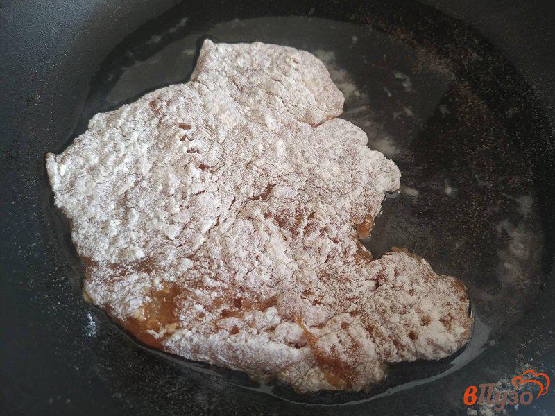 Фото приготовление рецепта: Отбивная из куриного филе маринованная в греческом йогурте шаг №6